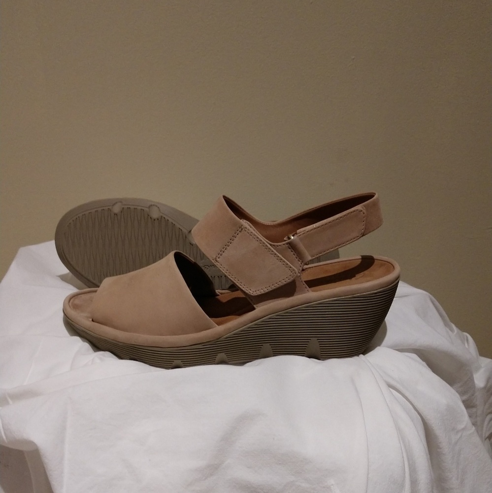 Clarks Tan Wedge